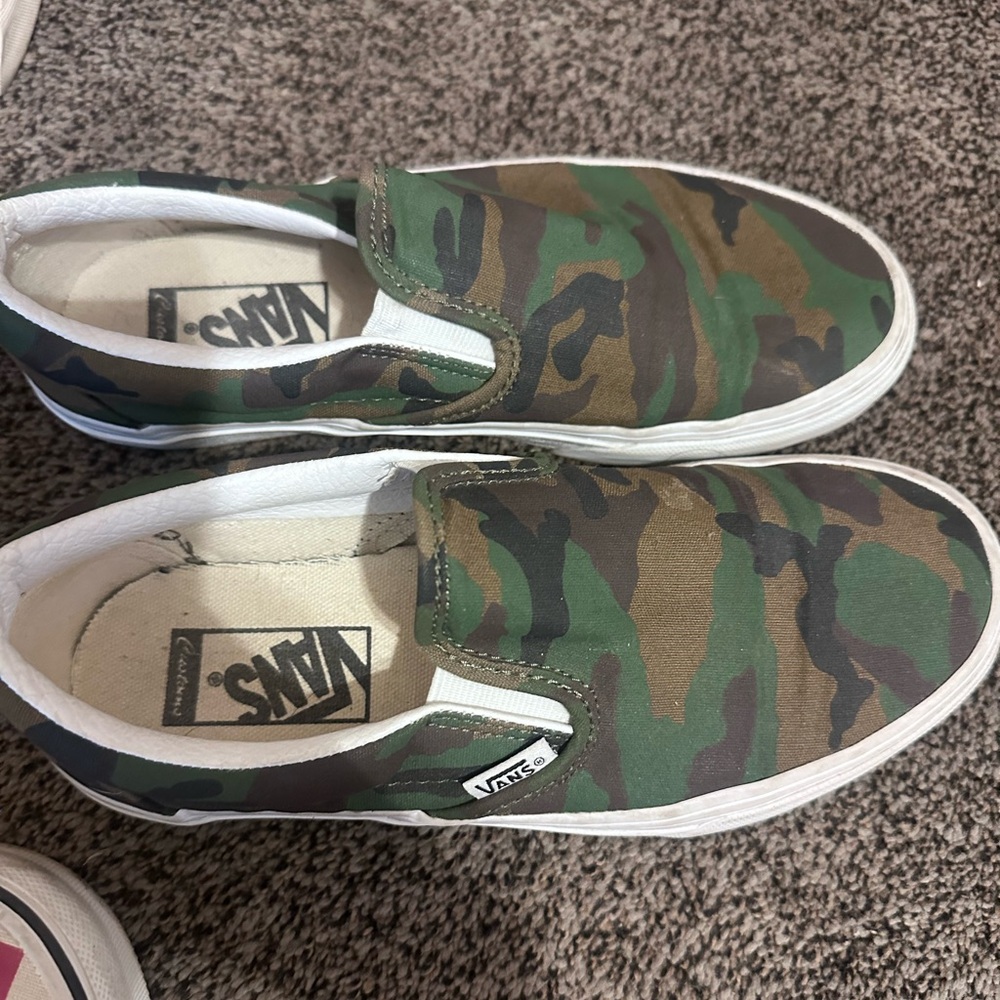 Women’s size 7 (men’s 5.5)